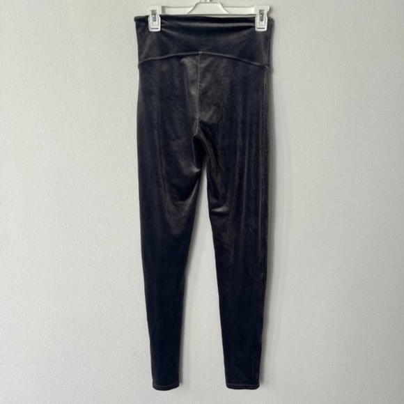 Spanx Velvet Leggings Silver Chrome Size Large - Picture 5 of 6